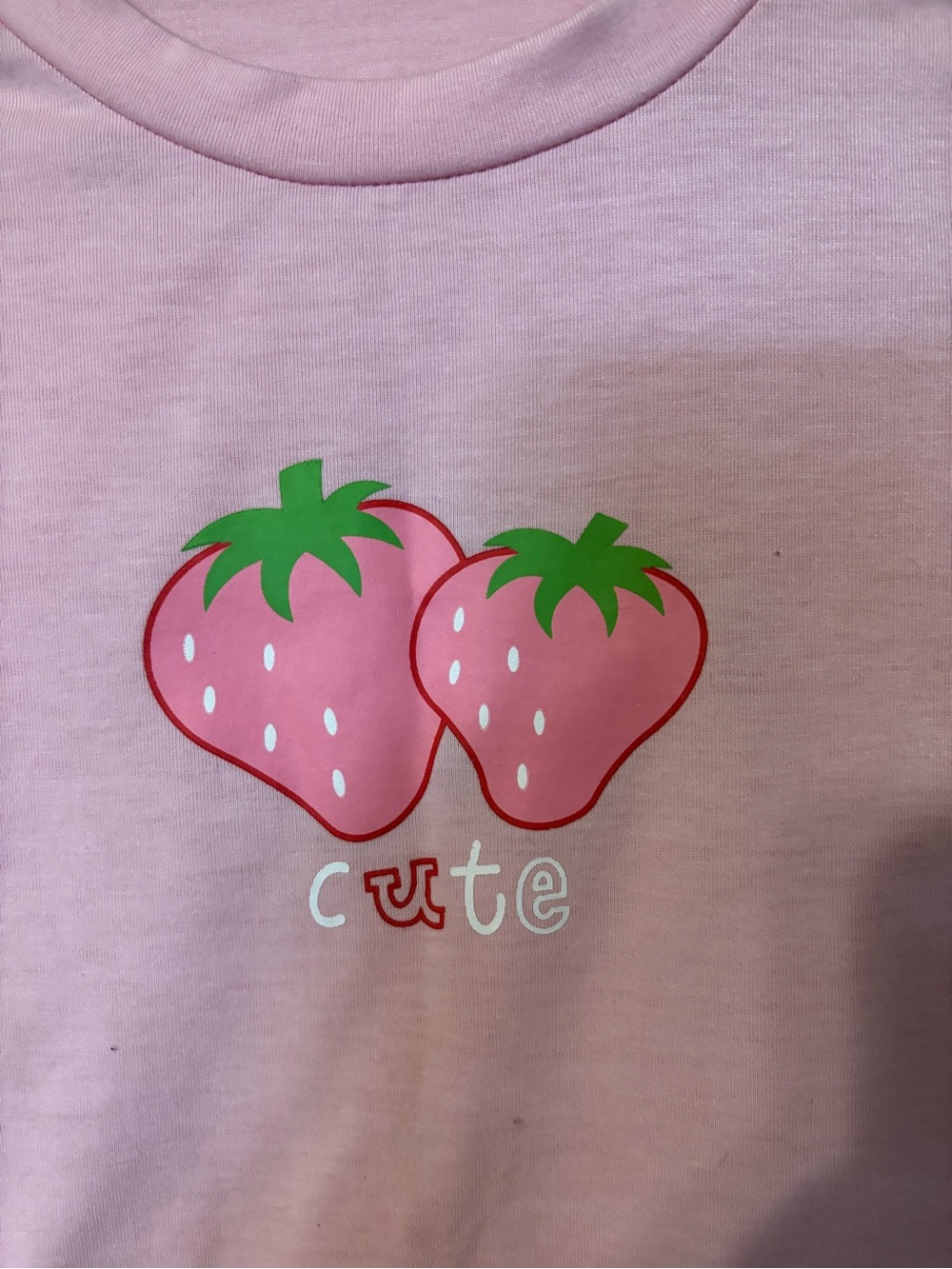 ROMWE Pink Strawberry Graphic Cropped Tee - Picture 2 of 4